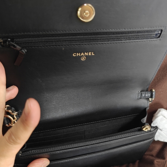 Like new CHANEL PEARL WALLET ON CHAIN - Picture 6 of 6